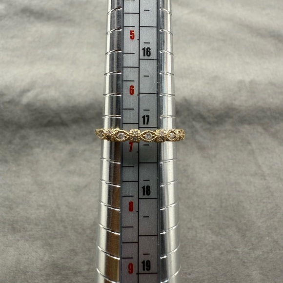 10K Yellow Gold and Diamond Ring - Picture 3 of 6